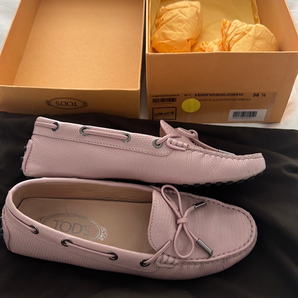 RARE. Tod’s, pink lizard loafers, size 36 1/2. Box & Dust bag incl.